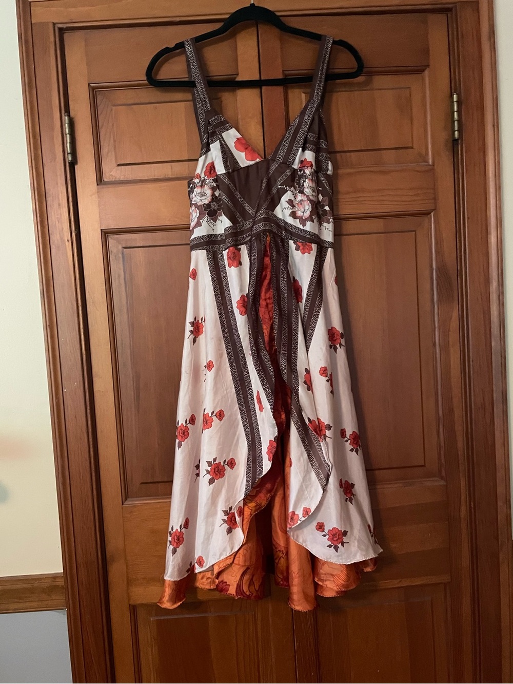 🐾100% silk floral dress🐾 - Picture 2 of 6